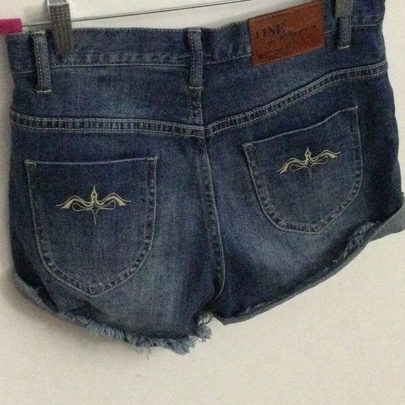 One Teaspoon Harlets Shorts Size 27 With Retro Back Pocket Design